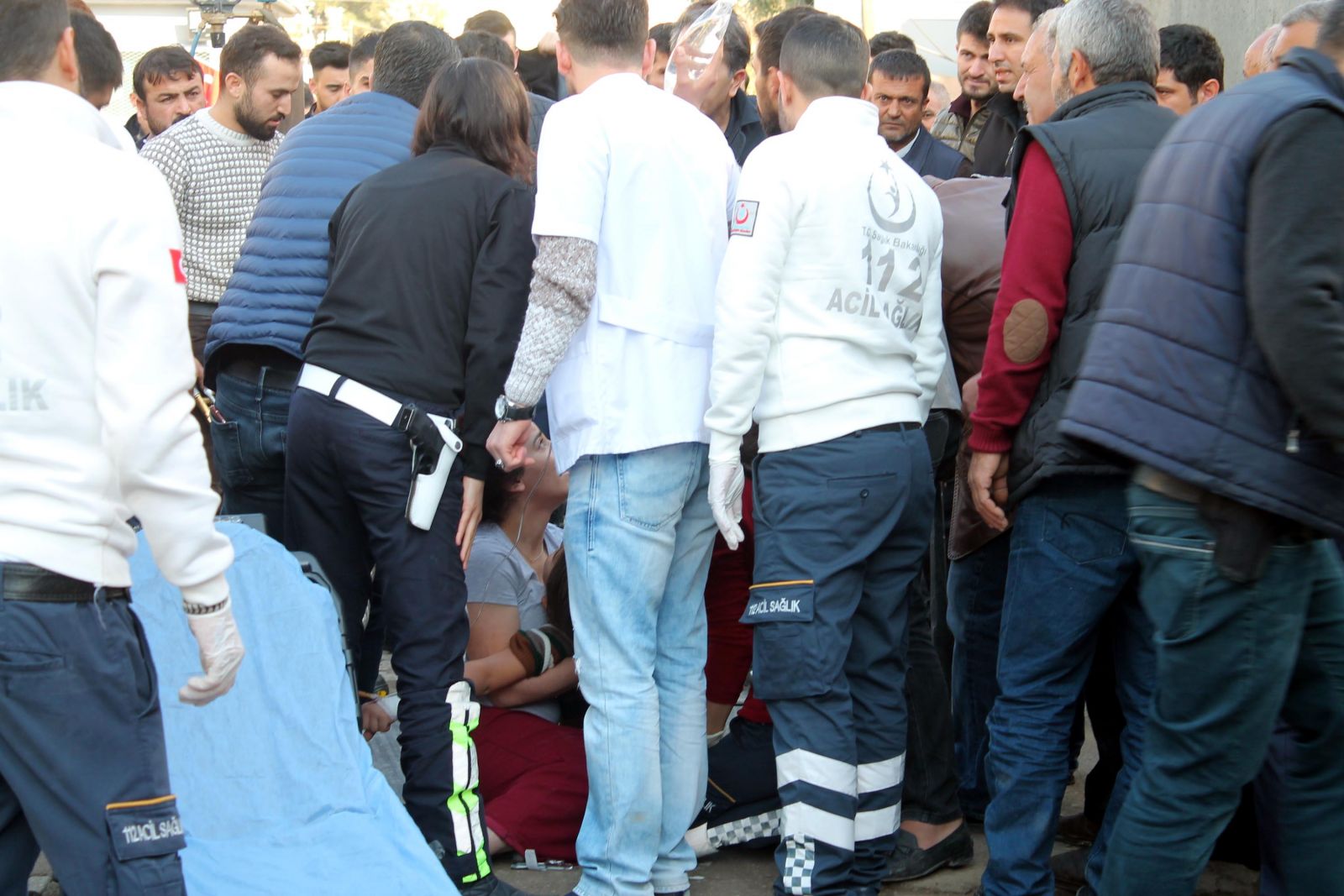 Emniyet'in önünde ayağı kapana sıkışan kız çocuğu için ekipler seferber oldu